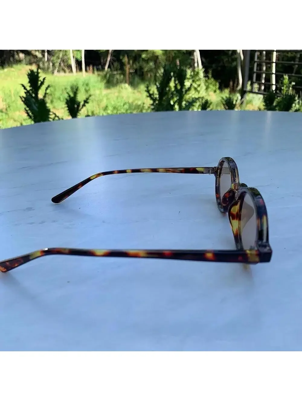 Vintage y2k style cheetah print oval sunglasses. Tinted oval Lenses. Very nice